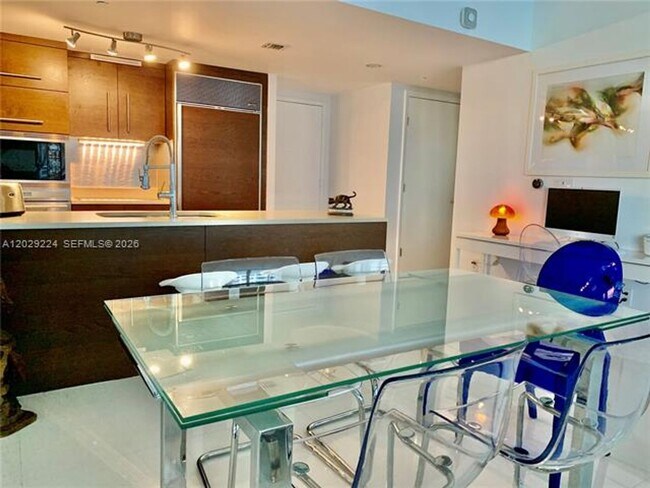 Foto del edificio - 475 Brickell Ave