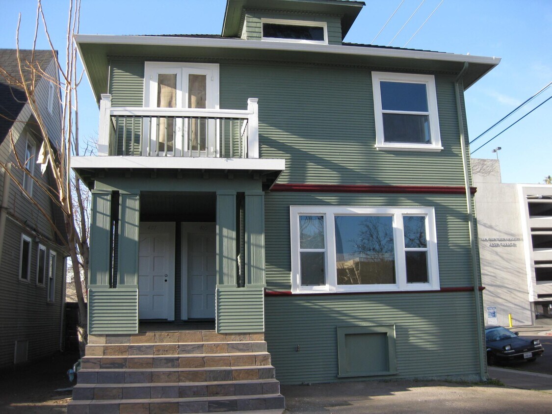 Primary Photo - 407 S 5th St