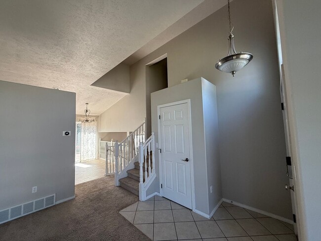 Building Photo - Beautiful 4 Bed, 3.5 Bath Home in Eagle Ridge