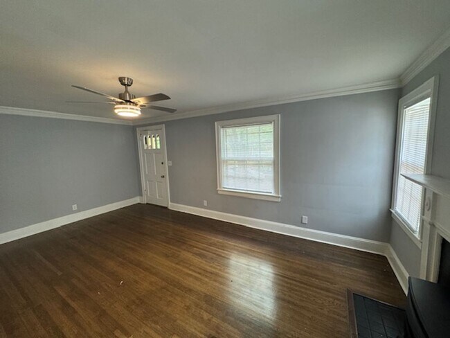 Building Photo - Ready to View/Lease! 4 Bedroom 1.5 Bath Bu...