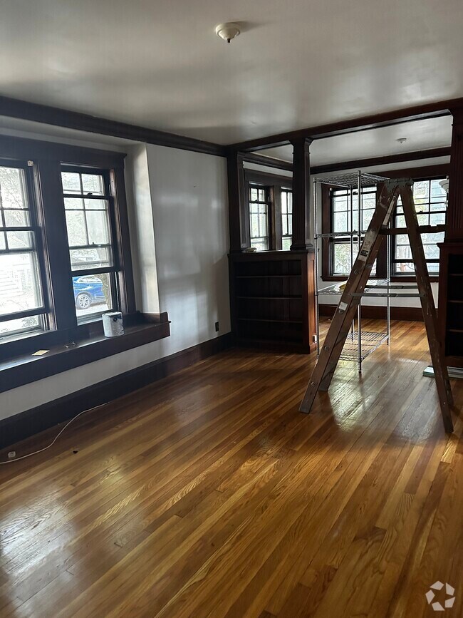 Building Photo - 142 Larch Rd