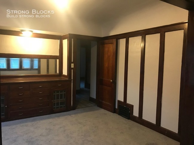 Building Photo - Updated Rent to Own Duplex (2BR/1BA UPPER)