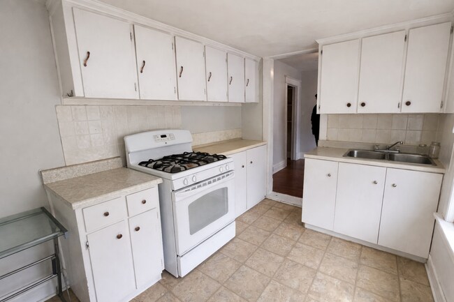 Photo du bâtiment - 49 Berryman Ave