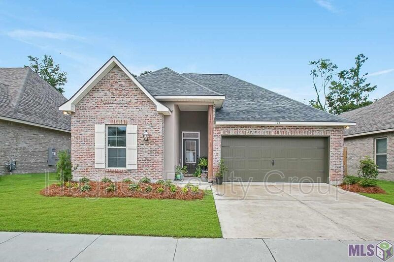 Primary Photo - 124 Lake Breeze Dr