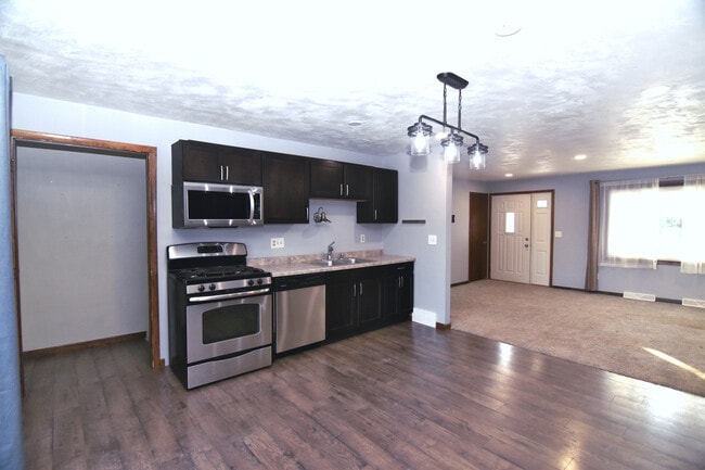 Building Photo - 3540 N Gillett St