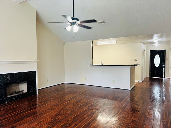 Building Photo - 8239 Squires Pl Dr