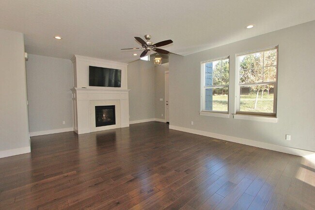 Building Photo - Immaculate Home in Harris Ranch