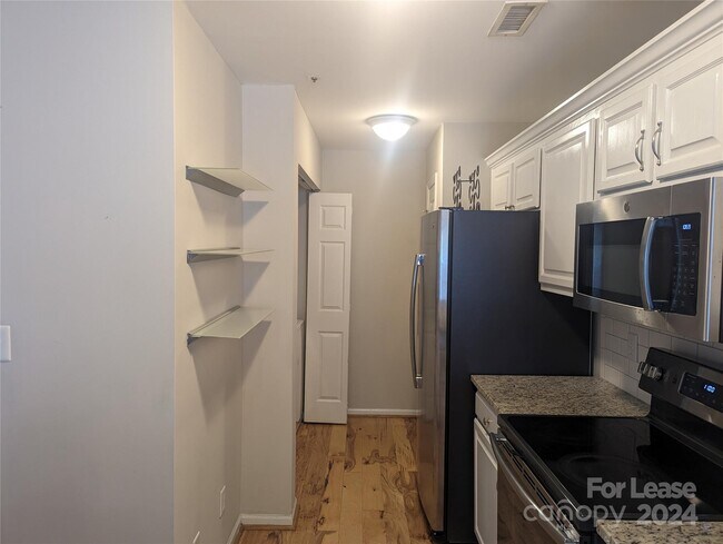 Foto del edificio - 761 Southwest Dr