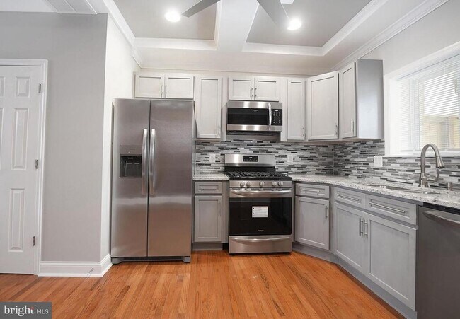 Foto del edificio - 2624 Llewelyn Ave