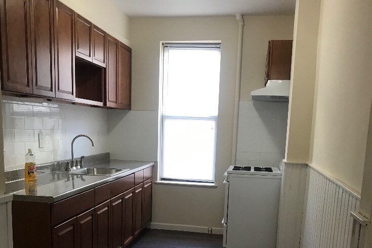 Primary Photo - 64-45 Catalpa Ave