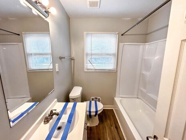 Building Photo - 717 Jackson Cir