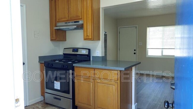Building Photo - 460 S Buena Vista Ave