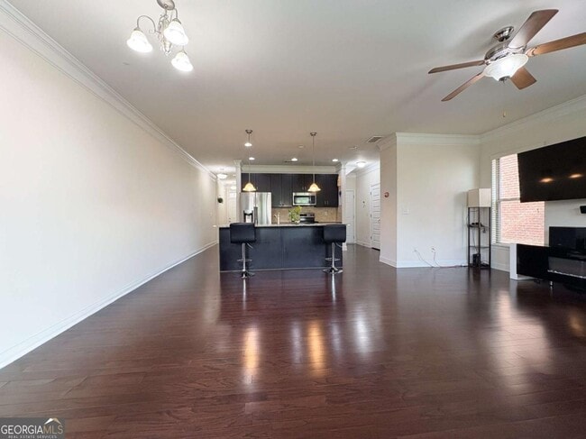 Foto del edificio - 10643 Naramore Ln
