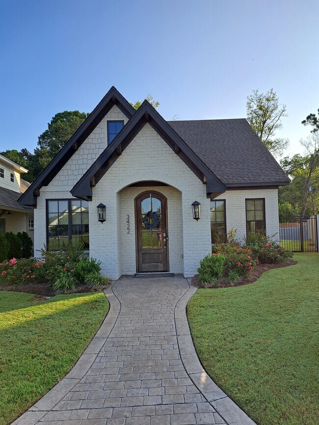 Foto del edificio - 3422 Lockwood Pl