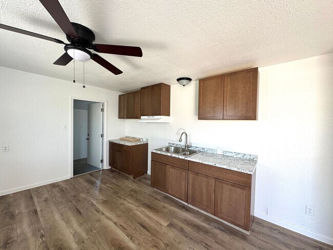 Building Photo - Interior Newly Remodeled - 1 bedroom 1 bath For Rent in Dos Palos