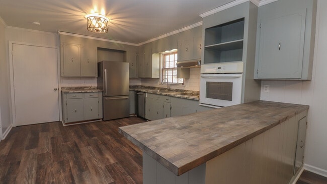 Building Photo - 725 Carlton St