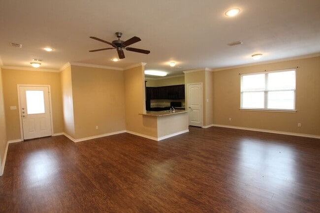 Foto del edificio - Coming Soon! Gorgeous 3 Bedroom Home in Th...