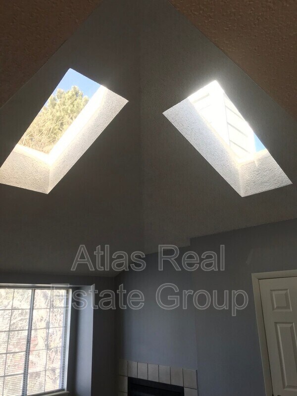 Building Photo - 882 S Uravan Ct