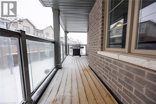 Building Photo - 205 W Oak Trl