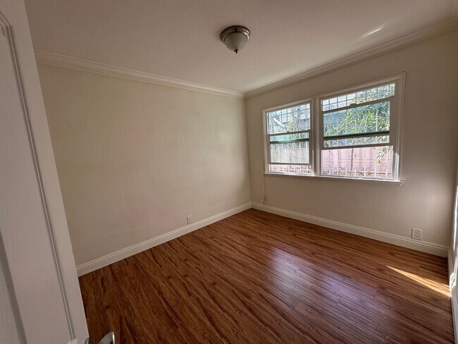 Building Photo - Compton Duplex