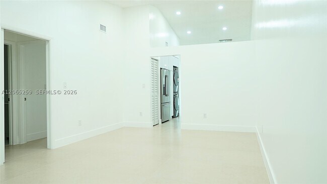 Building Photo - 5661 W 21st Ave
