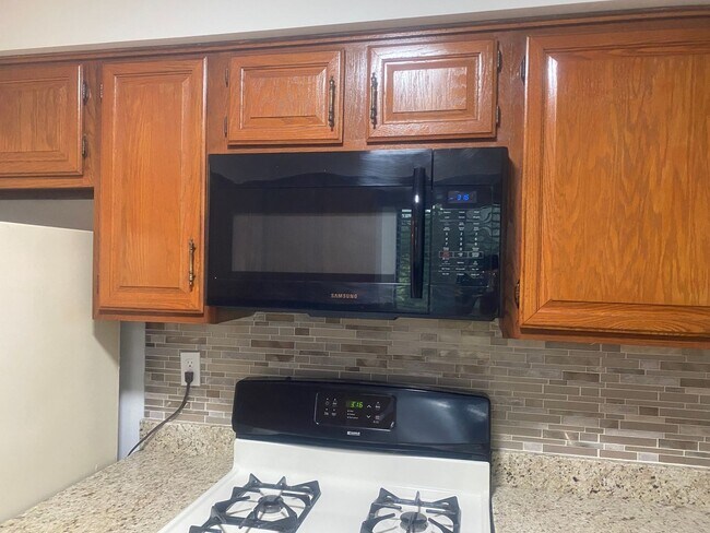 Foto del edificio - Charming 3BR Townhome in Plainsboro
