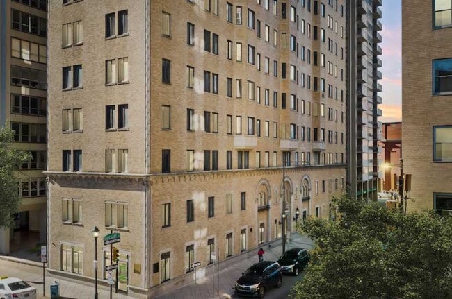 Building Photo - 1905 Locust St