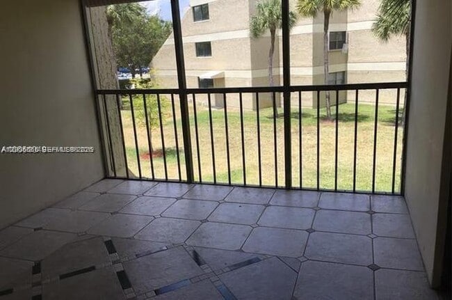 Foto del edificio - 220 Lakeview Dr