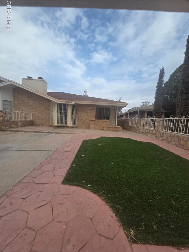 Primary Photo - 10207 Silver Strand Pl