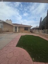 Building Photo - 10207 Silver Strand Pl