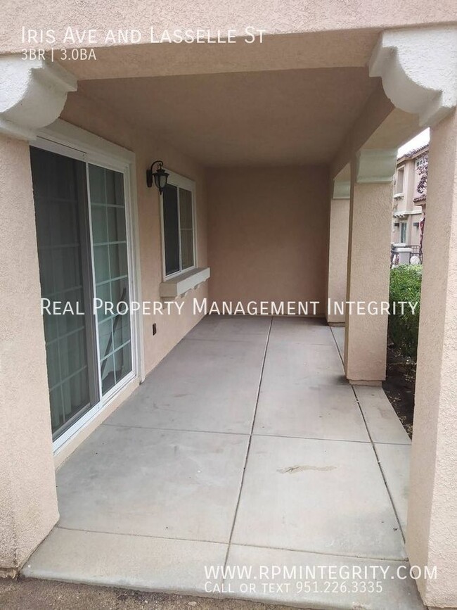 Building Photo - Spacious Townhouse