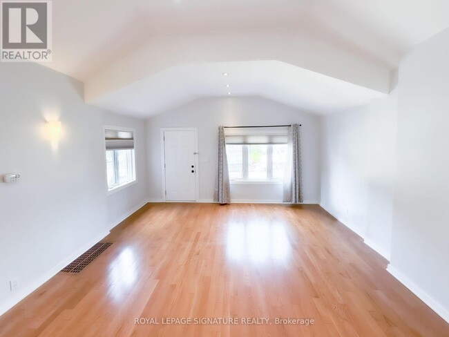 Building Photo - 25 Belgravia Ave