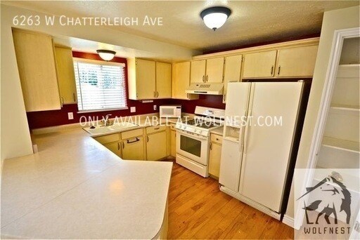Building Photo - No Deposit Option! Gorgeous 3 Bedroom West...