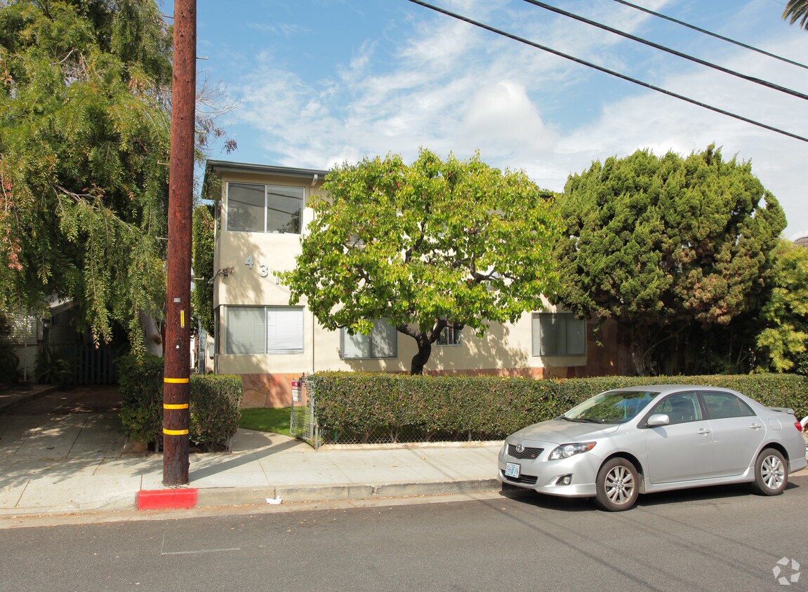 Primary Photo - 431 Raymond Ave