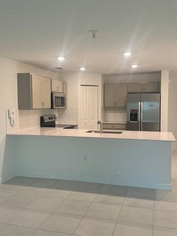 Foto del edificio - 6733 Broadwater Ln