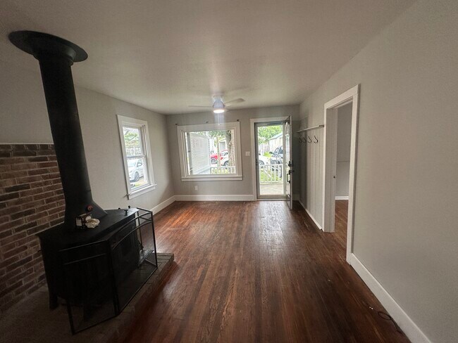 Área de estar - Sala del frente - 410 Abney St