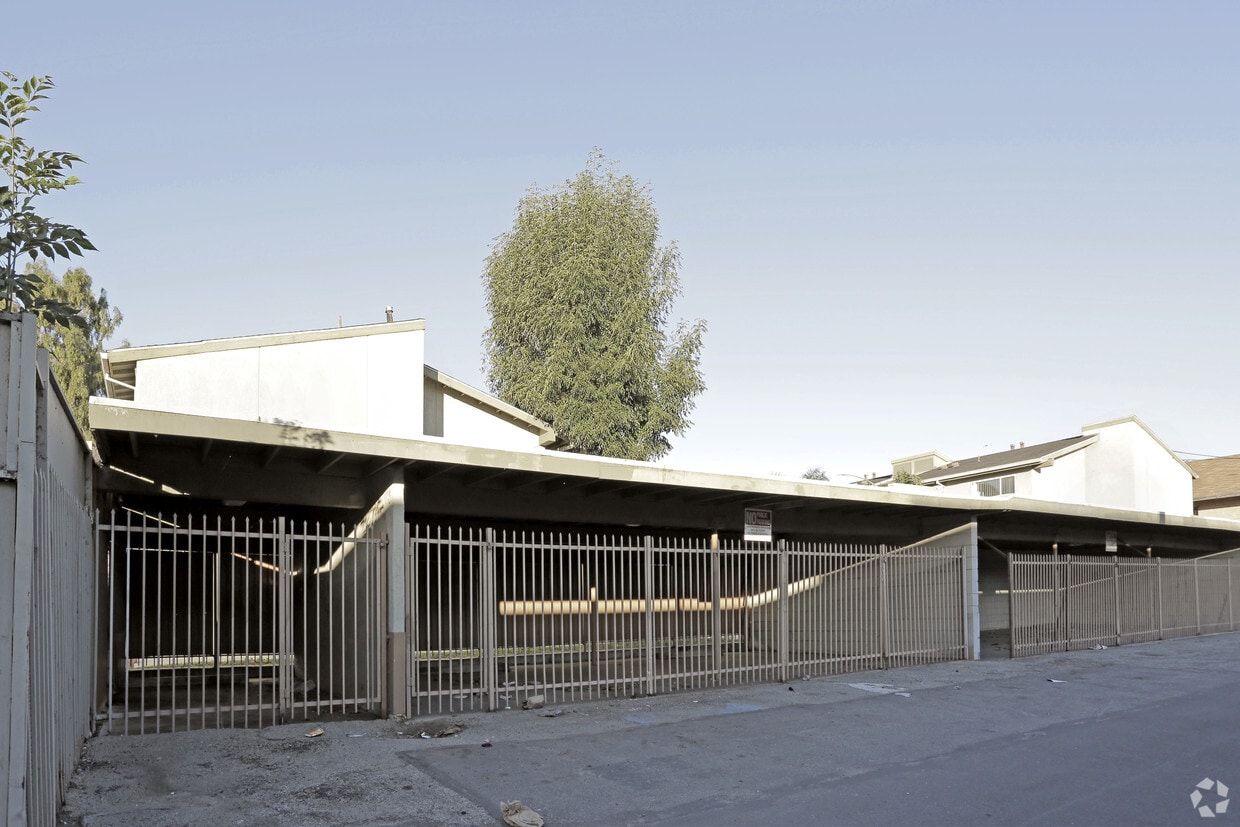 Turner Towner Apartments in Gardena, CA