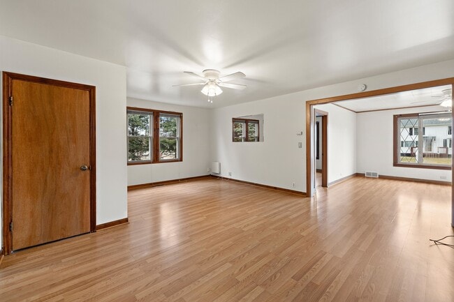 Building Photo - 25 E Chestnut Ave