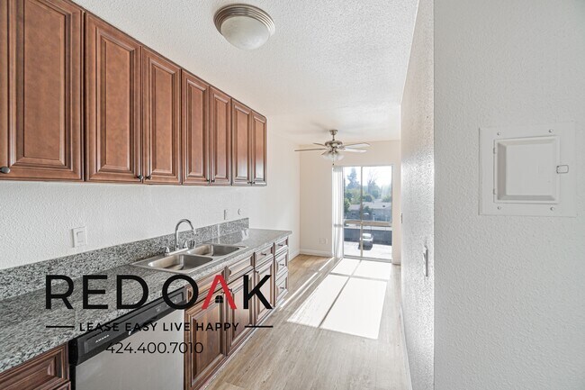 Foto del edificio - 17830 Sherman Way