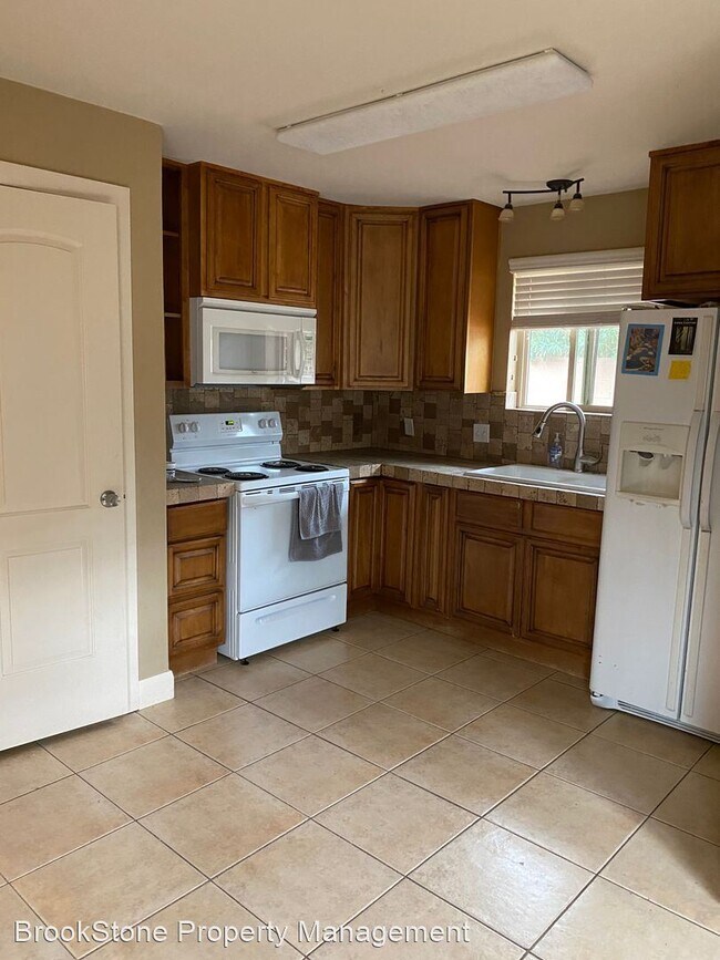 Building Photo - 2 br, 1 bath House - 438 E Urie N Drive