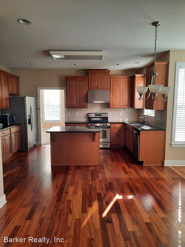 Building Photo - 4 br, 2.5 bath House - 101 Scotlow Way