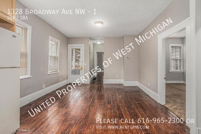 Building Photo - Available Now | 3 Bedroom 1 Bath Aparment ...