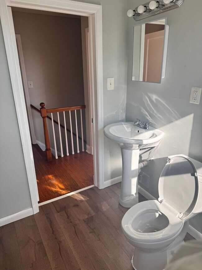 Foto del edificio - 2 Bedroom  Townhome in Belair-Edison!