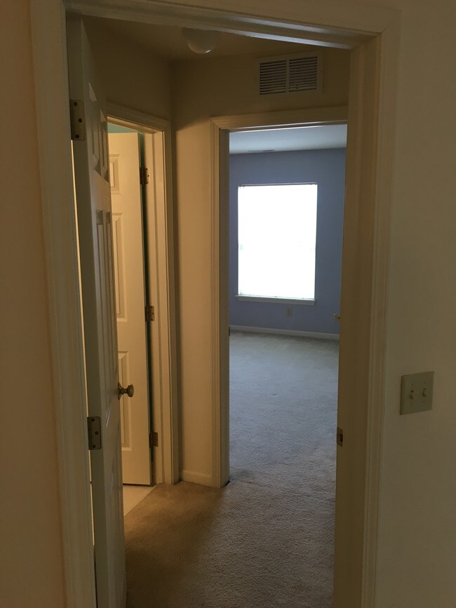 Foto del edificio - 15200 Silver Pkwy