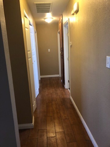 Building Photo - SW-Bakersfield 3 Bedrooms-2 bath