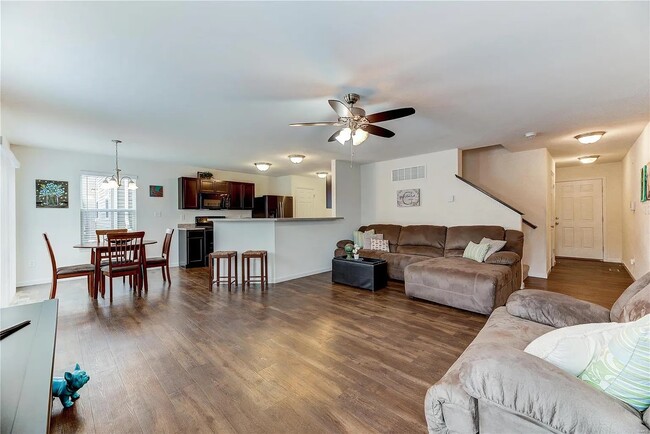 Living Room - 117 Weatherby Landing Dr