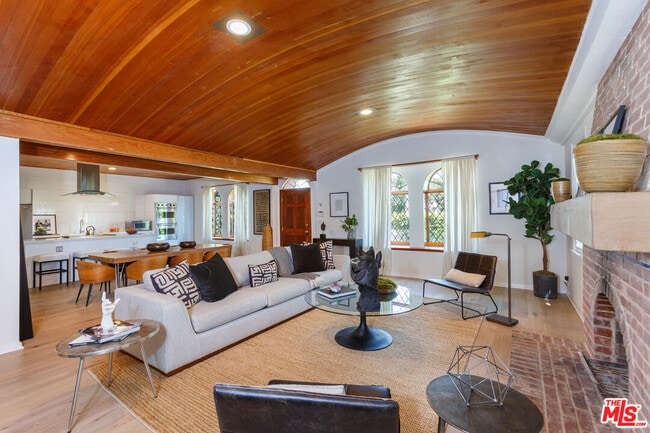 Foto del edificio - 465 S Sherbourne Dr