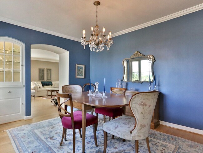 Foto del edificio - Absolutely Stunning Terwilliger Heights Home.