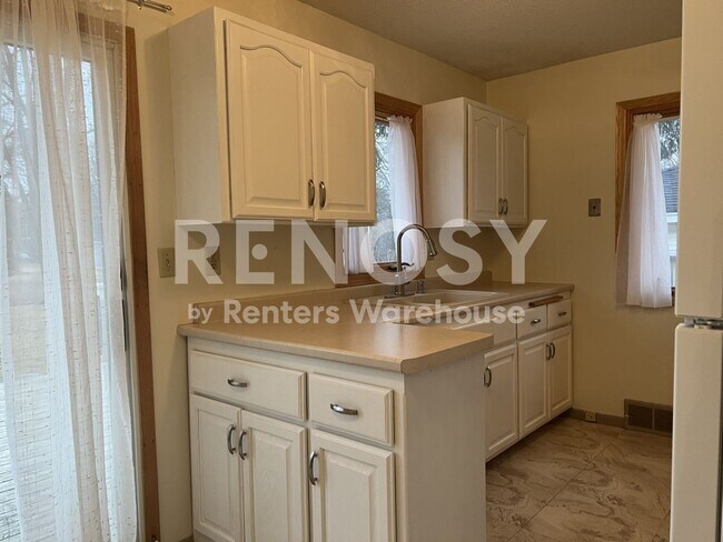 Foto del edificio - Single Family 2 Bedroom 1 Bath Home with Large Yard Space