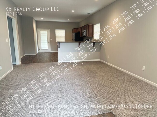 Building Photo - Newer Single Level 2 Bed 2 Car Attached Vi...